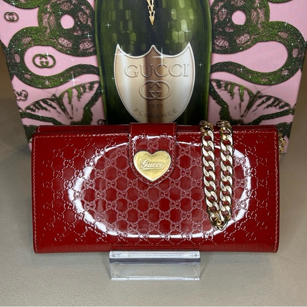 GUCCI | Micro GG Heart Patent Leather Continental Wallet in Red
